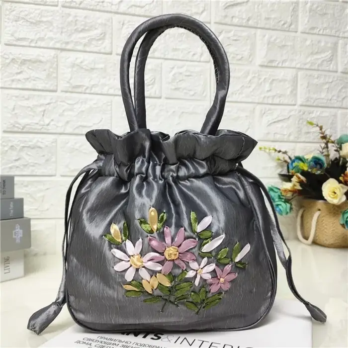 Sac seau pour femme à motif floral brodé