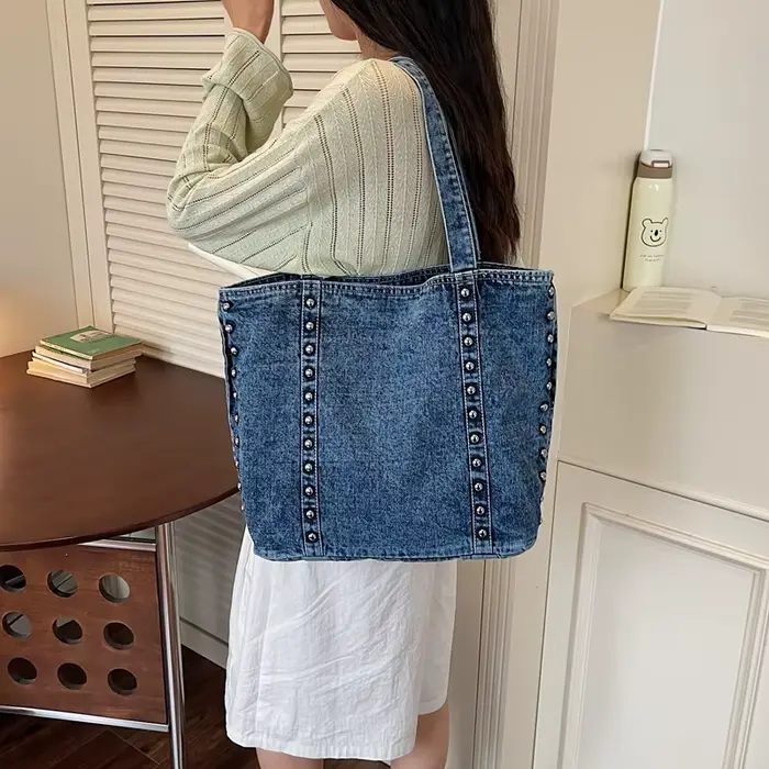 Sac fourre-tout en jean délavé vintage clouté
