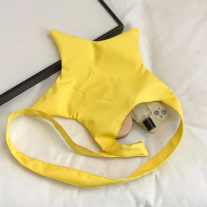 Un sac en tissu jaune à motif étoile mignon
