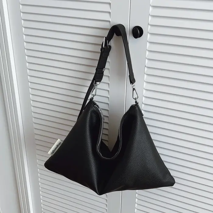 Sac enveloppe noir pour femmes, sac à bandoulière Hobo tendance, couleur unie, sac à bandoulière en