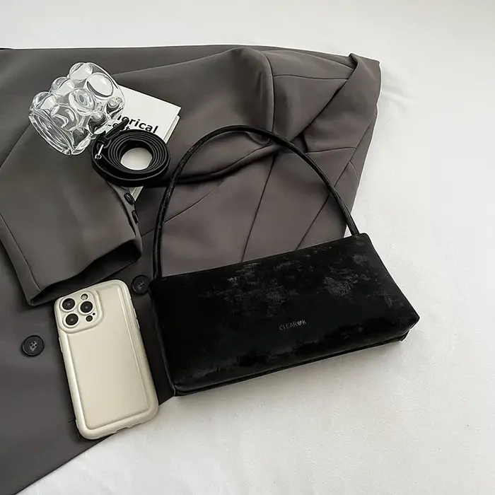 Petit sac à bandoulière sous les bras pour femmes