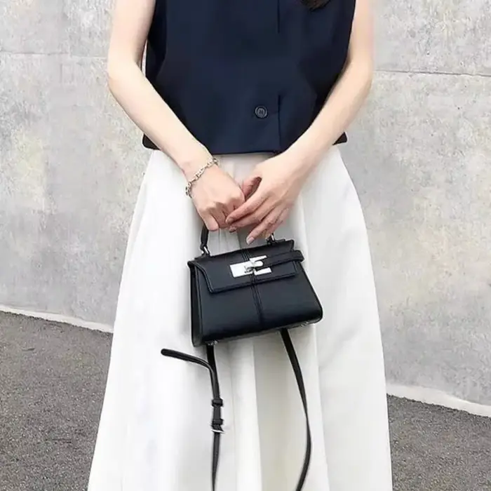 2025 Sac pour femme en cuir trapézoïdal Sac à main de niche de mode polyvalent Sacs à poignée supérieure на сумки