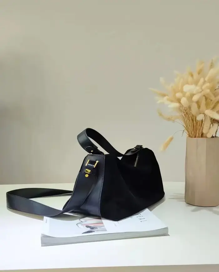2026 hiver mat daim cuir fourre-tout haut de gamme tout-match peau de vache oreiller sac à bandoulière pour les femmes Chic grand dames sac à main Camel