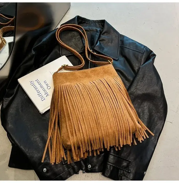 Sac à bandoulière en daim camel pour femme avec franges et sangle réglable