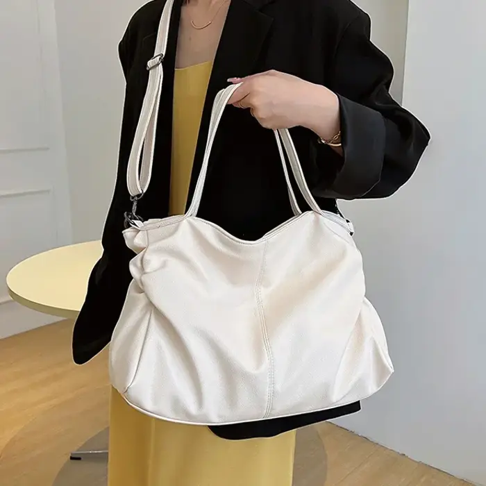 Grands sacs à bandoulière noirs pour femmes