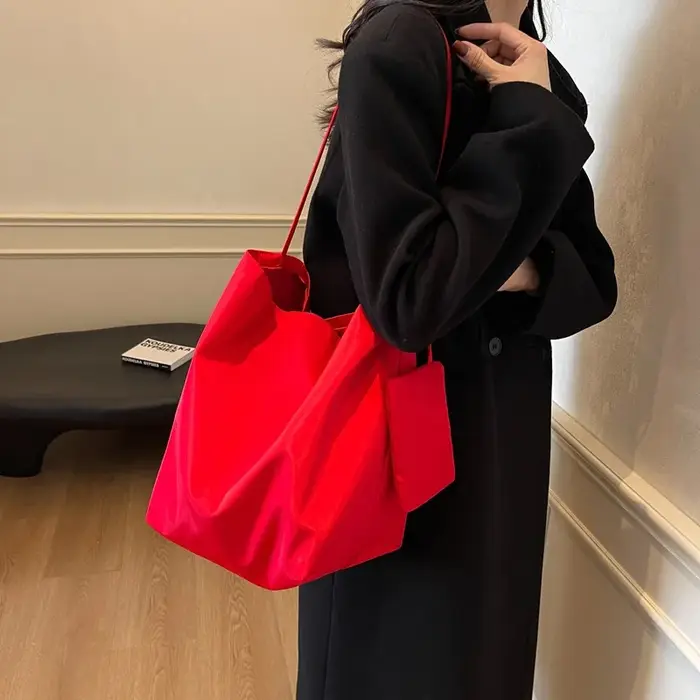 Sac à bandoulière fourre-tout de style minimaliste et paresseux
