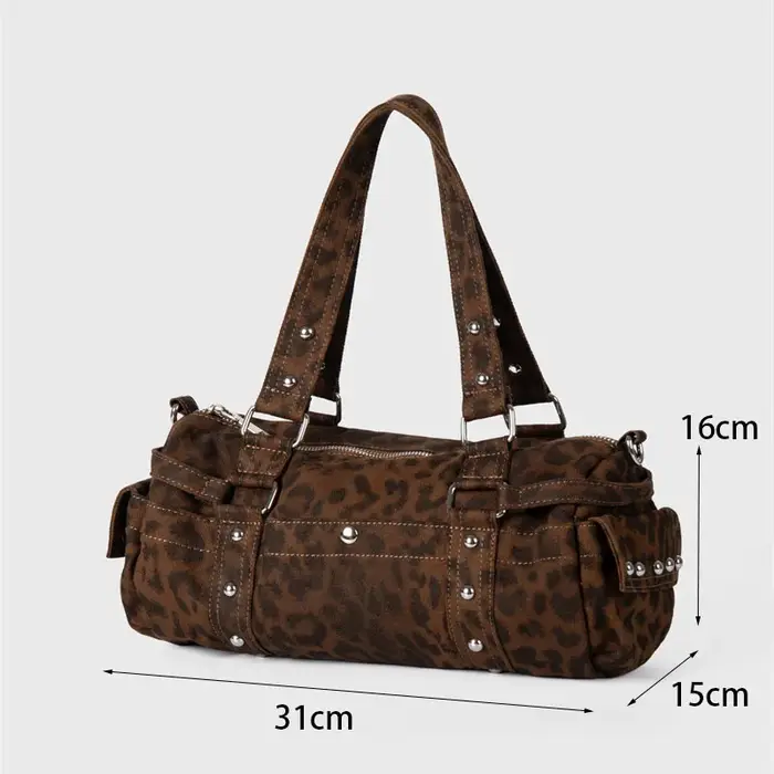 XMESSUN Nouveau Sac Fourre-tout Vintage Léopard à Rivets pour Moto, Sac Boston Tendance pour Trajet Quotidien, Sac à Bandoulière Décontracté pour Femme