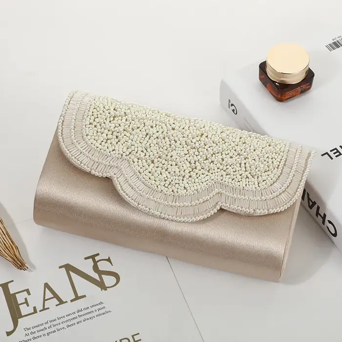 Pochette à perles élégante