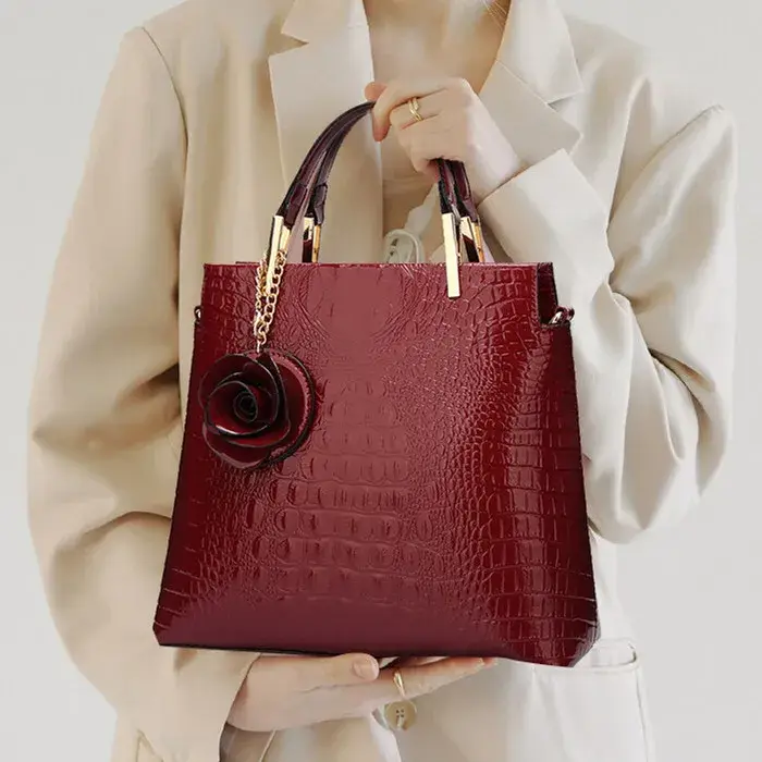 Sac à main en cuir verni effet crocodile pour femme