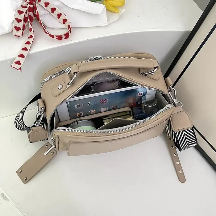 Sac à bandoulière à large sangle pour femmes