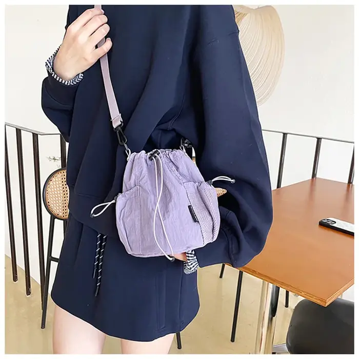 Sac seau coréen uni en nylon froissé avec cordon de serrage