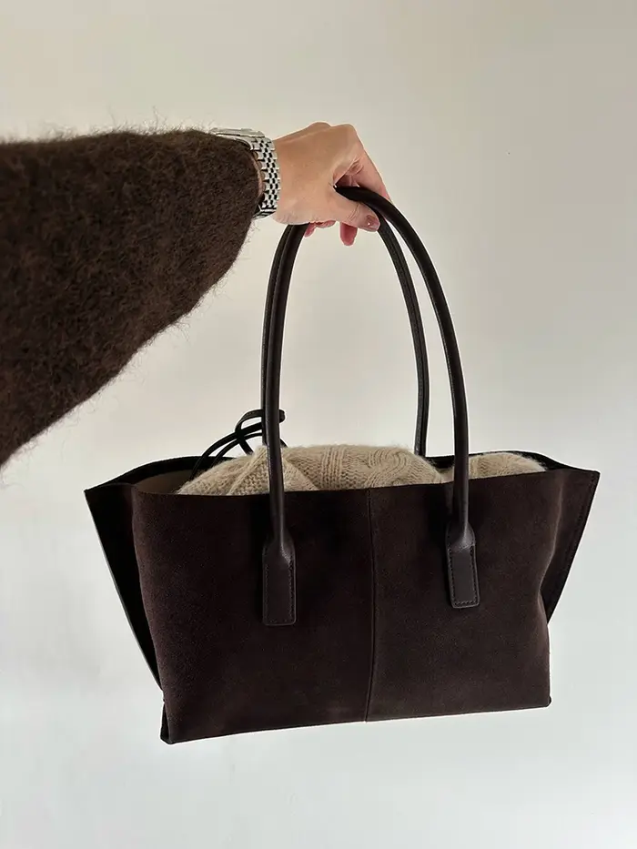 2026 Marque de luxe Design Sac fourre-tout en cuir suédé Femmes Casual Peau de grande capacité Sacs à bandoulière