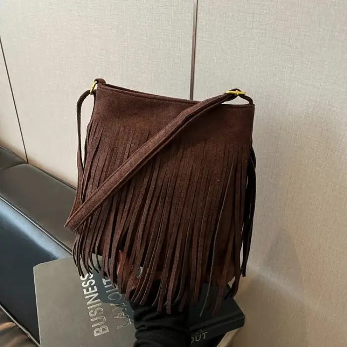 Sac à bandoulière en daim camel pour femme avec franges et sangle réglable