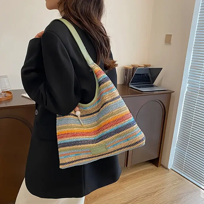 Sac à main bohème multicolore à rayures avec décoration en pompon