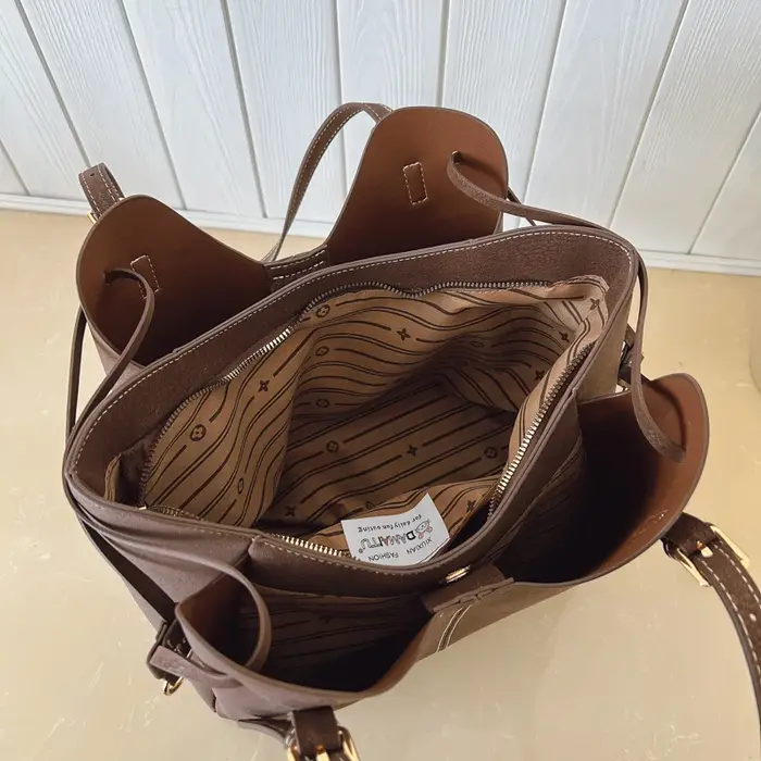 Sac fourre-tout en daim volumineux pour femme