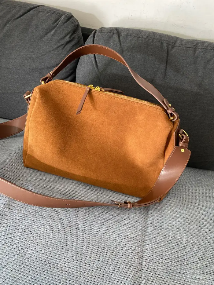 2026 hiver mat daim cuir fourre-tout haut de gamme tout-match peau de vache oreiller sac à bandoulière pour les femmes Chic grand dames sac à main Camel