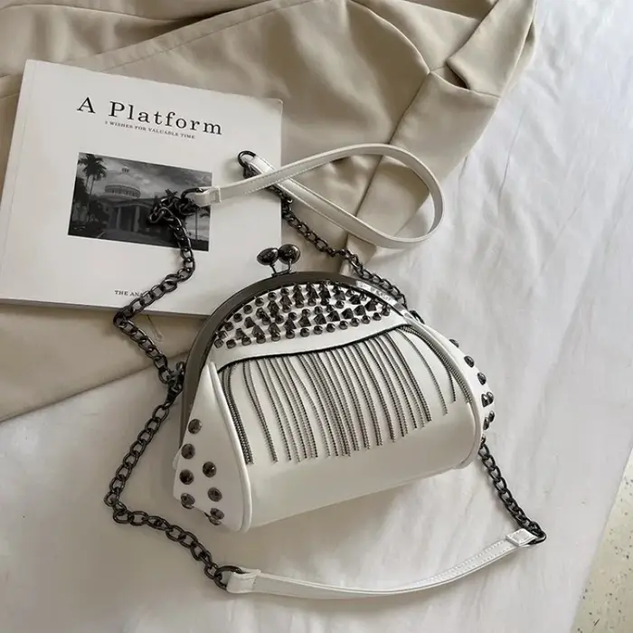 Sac à bandoulière à franges et pompons, forme coquille, avec boucle à rivets, sac à chaîne pour femm