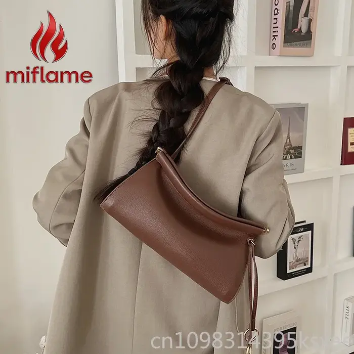 Sac à bandoulière en cuir vintage avec silhouette structurée