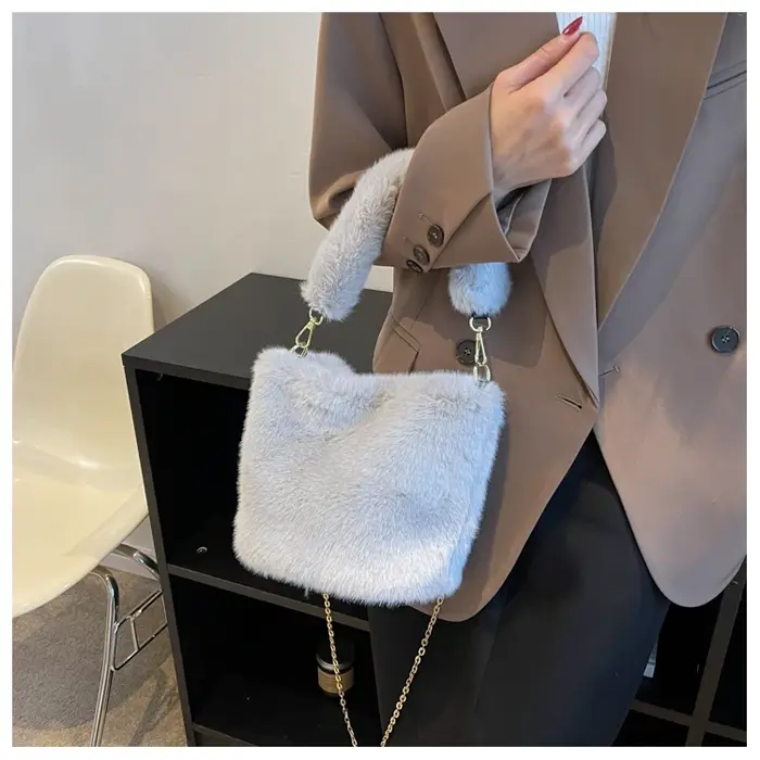 Sac à bandoulière en fausse fourrure pour femme