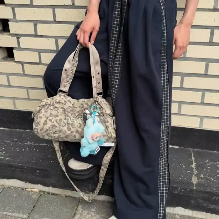Vintage léopard rivet moto sac à main en forme de baril Boston décontracté sacs de messager pour femme sac à bandoulière mode dames fourre-tout