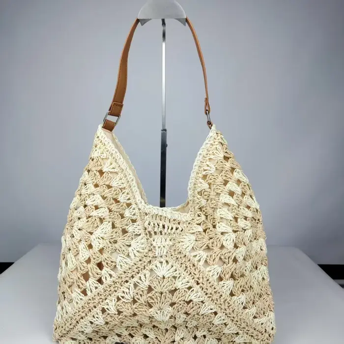 Sac à bandoulière en paille tressée tendance pour l'été