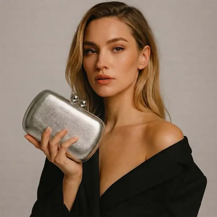 Pochette argentée pour femmes