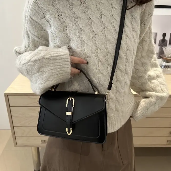 Sac à main élégant à rabat pour femmes, avec poignée supérieure courte, bandoulière réglable, sac à bandoulière élégant pour les trajets quotidiens.
