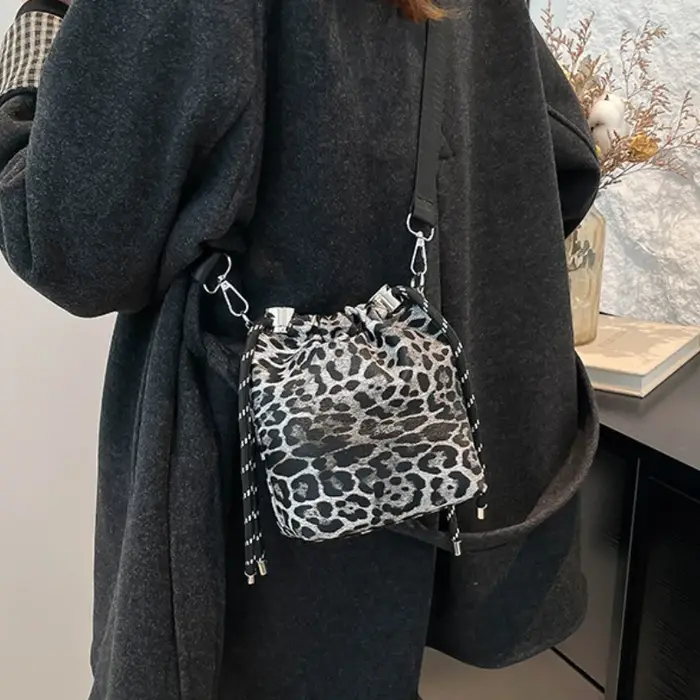 Mini sac pour femmes léopard en cuir seau sac à bandoulière petit sac de téléphone cordon sacs