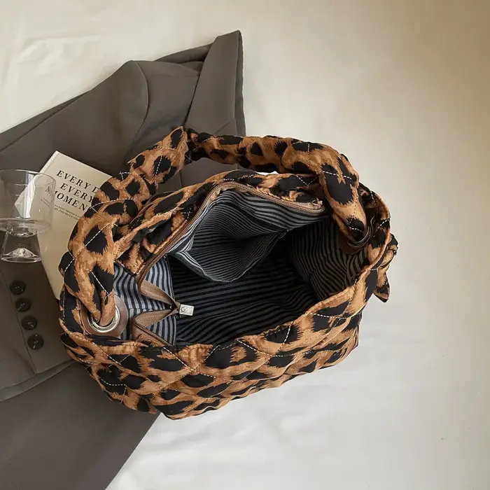 Sac à main en tissu imprimé léopard
