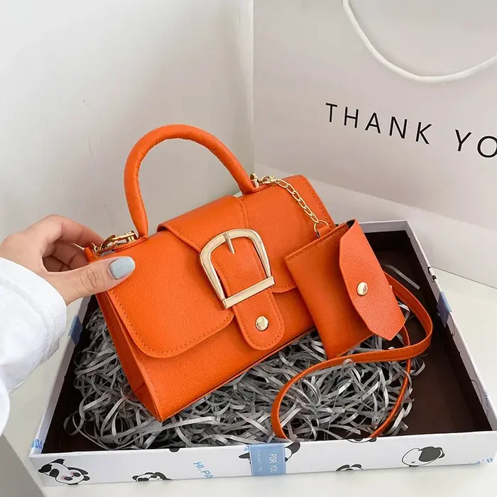 Nouveau 2025 printemps femmes sac diamant chaîne épaisse sacs à main petit carré épaule sac de messager Klein bleu mode sac à bandoulière