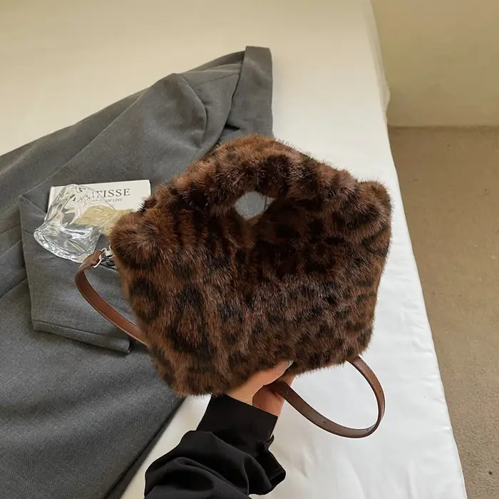 Petit sac seau en fourrure pour femmes