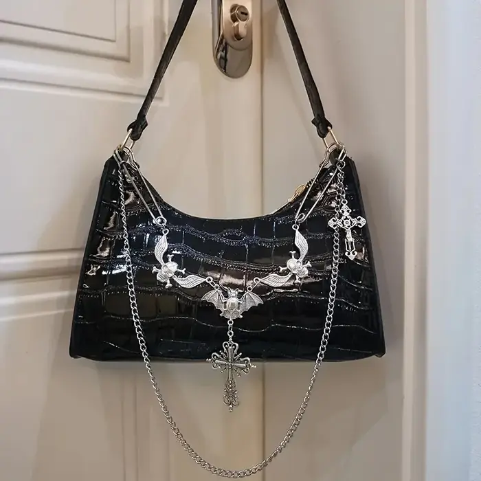 Sac à main gothique Y2K avec chaîne tête de mort et croix - Petit sac à bandoulière en similicuir style punk pour femme