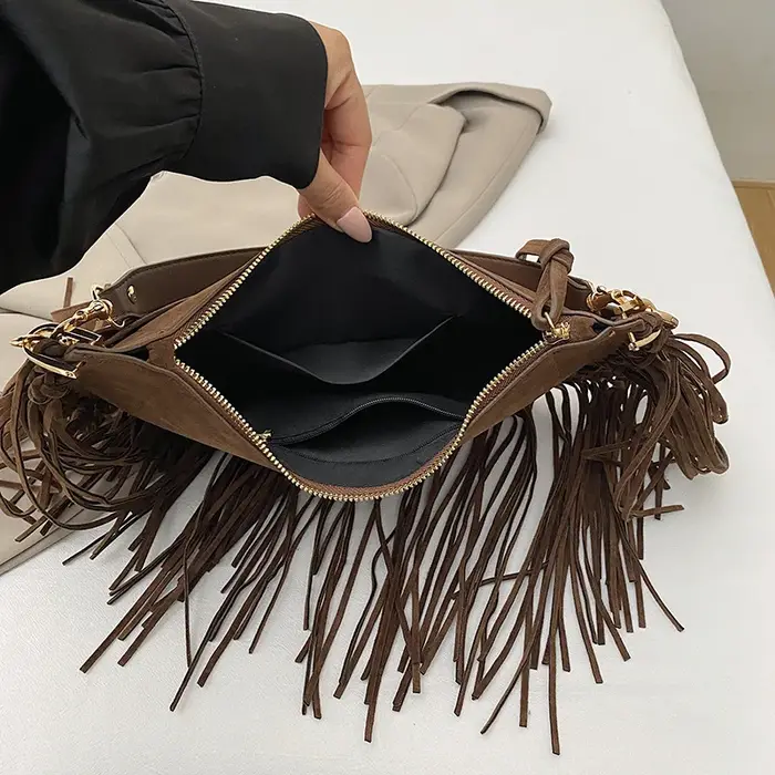 Sac à pompon à la mode d'hiver