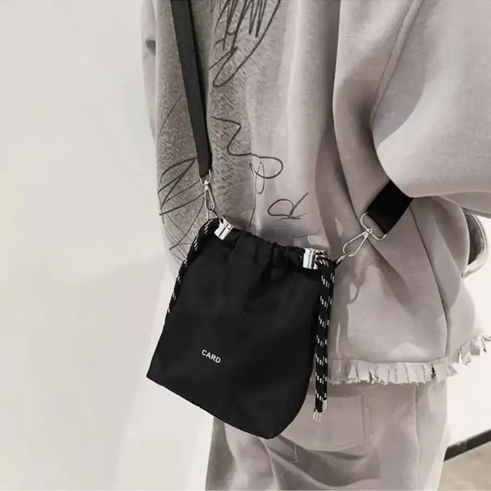 Sac seau noir coréen avec cordon de serrage