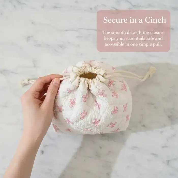 Jolie pochette à cordon pour cosmétiques avec motif nœud rose – Design matelassé durable pour femmes