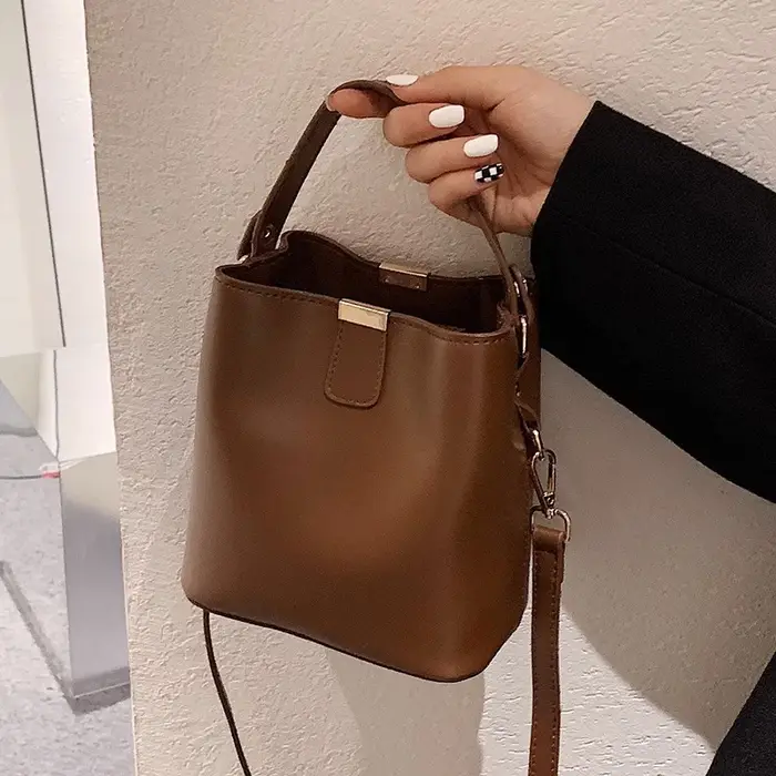 Sac à main pour femme, le sac bandoulière décontracté haut de gamme marron polyvalent et tendance de cette année est un