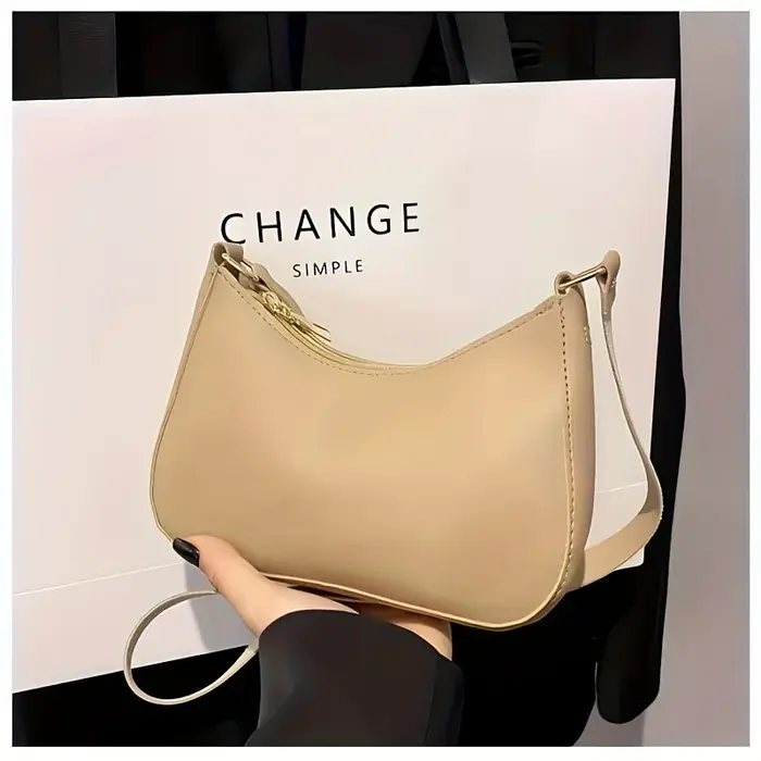 Petit sac sous le bras