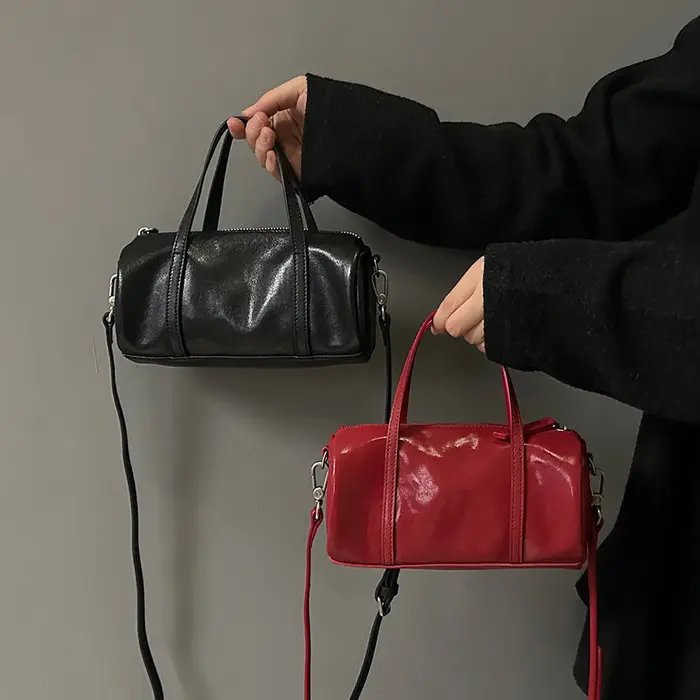 Sac Boston Mini en Cuir Tanné Végétal Mendy avec Poignée Supérieure et Bandoulière Ajustable