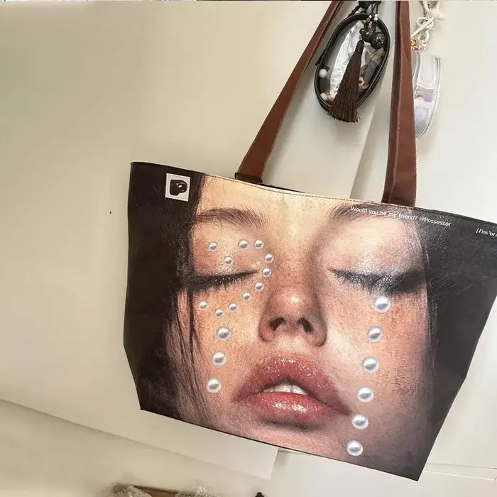 Nouveau sac fourre-tout créatif pour femmes tendance visage impression grande capacité sac à bandoulière étanche fille chaude sac à main grand sac à provisions