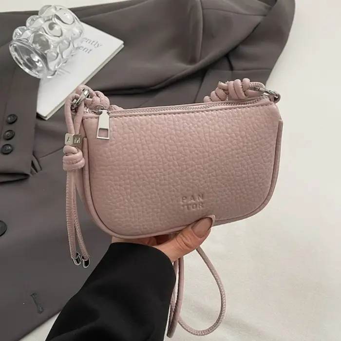 Le sac à bandoulière pour femme est à la mode, polyvalent, couleur unie, design exquis, les déplacem