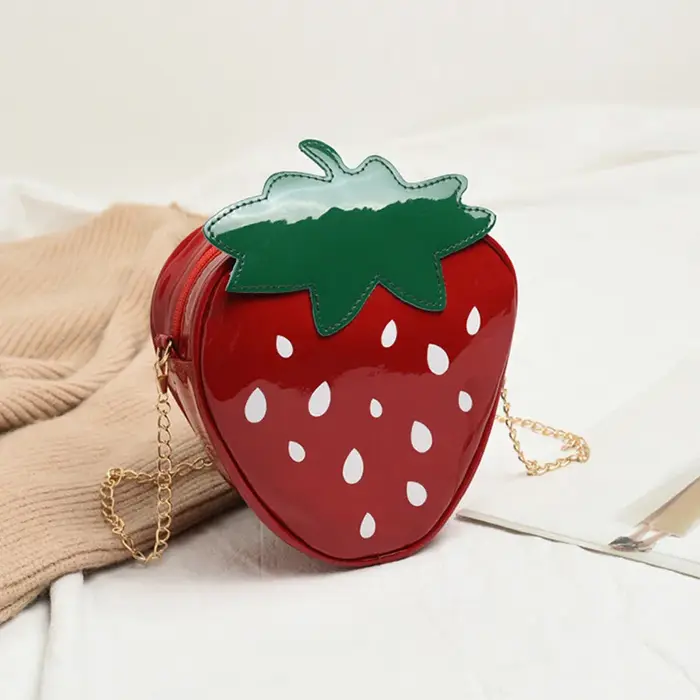 Femmes chaîne sac à main sac à bandoulière pour cadeau mode mignon en forme de fraise Design en cuir