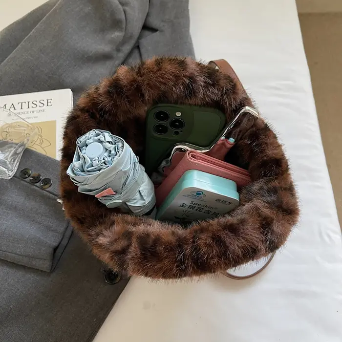 Petit sac seau en fourrure pour femmes