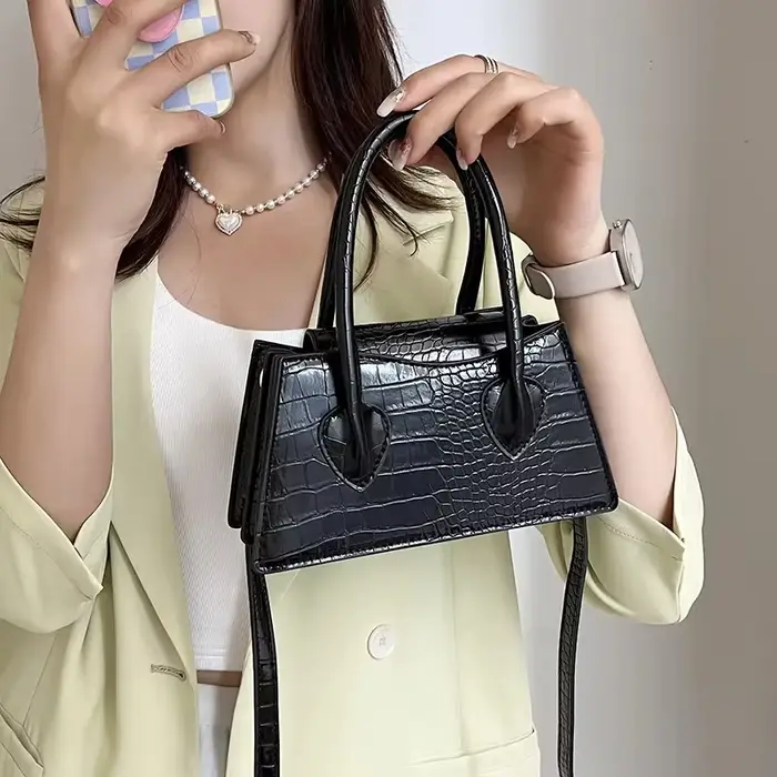Petit sac à main carré rose pour femme