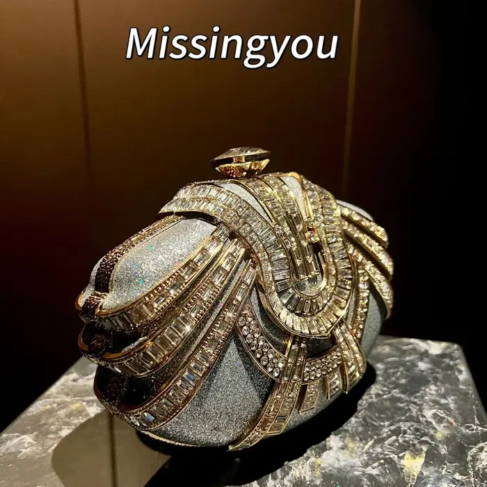 Sac de soirée incrusté de diamants