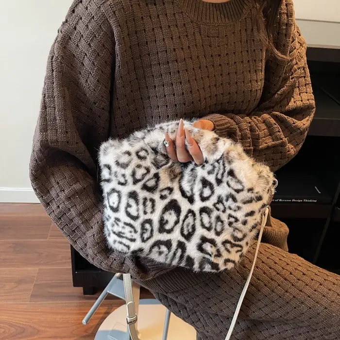 Petit sac seau en fourrure pour femmes