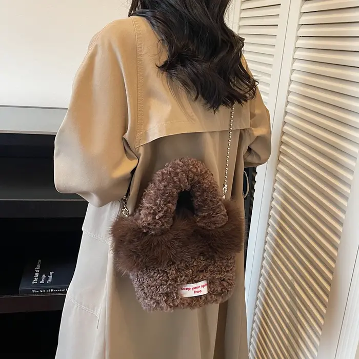 Sac à main café kaki qualité fausse fourrure pochette de soirée pour femmes 2025 nouveau sac à bandoulière en peluche douce et moelleuse petit seau Bolsos