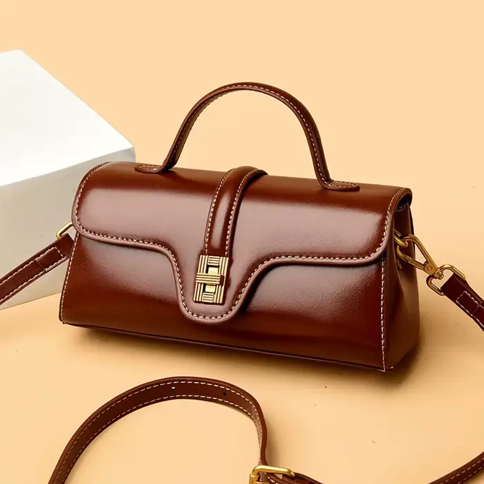 Sac en cuir pour femme avec boucle en métal