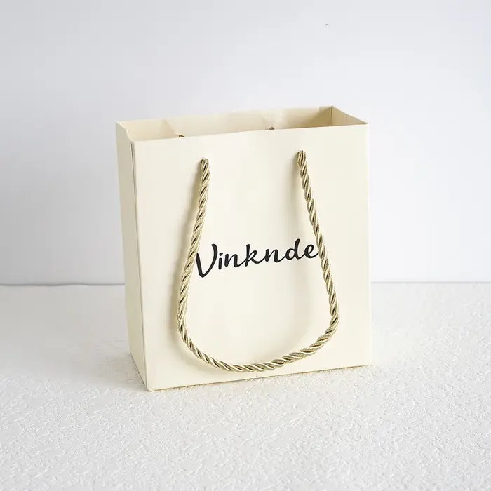 Nouveaux sacs fourre-tout en papier personnalisés en vrac avec ruban
