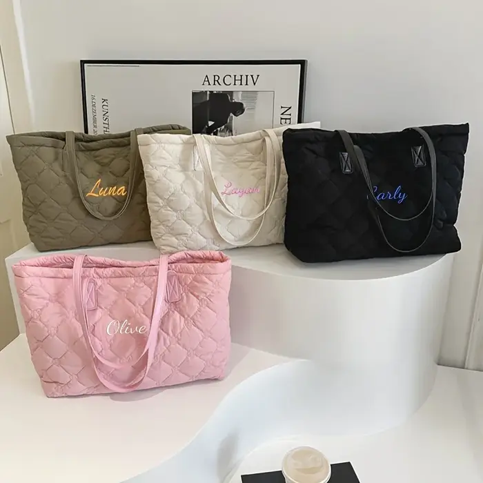 Sac fourre-tout matelassé personnalisé avec broderie pour femme