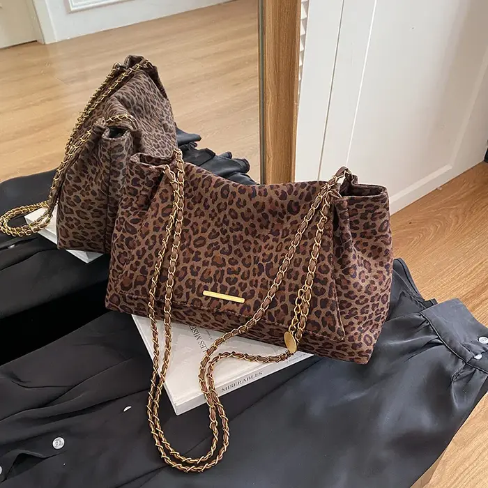 Sac à main vintage à imprimé léopard avec chaîne